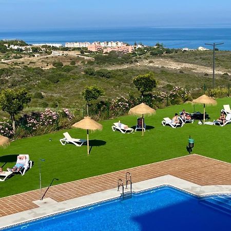 Small Oasis Nelson Mandela Apartment With Sea View, Two Bedrooms, Parking, Terrace And Pool Манилва Экстерьер фото