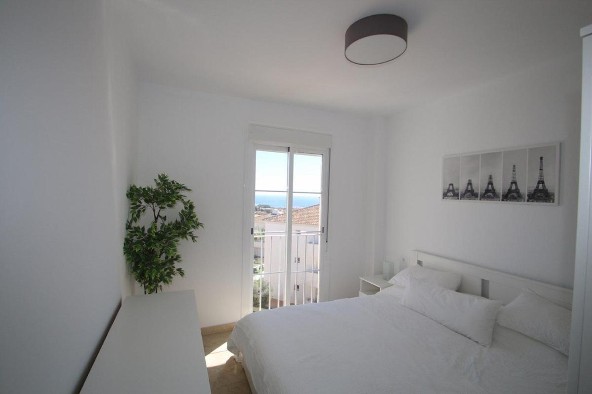 Small Oasis Nelson Mandela Apartment With Sea View, Two Bedrooms, Parking, Terrace And Pool Манилва Экстерьер фото