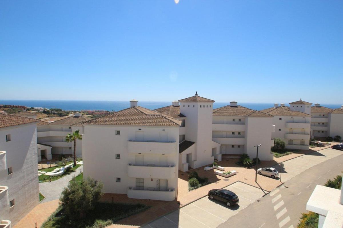 Small Oasis Nelson Mandela Apartment With Sea View, Two Bedrooms, Parking, Terrace And Pool Манилва Экстерьер фото