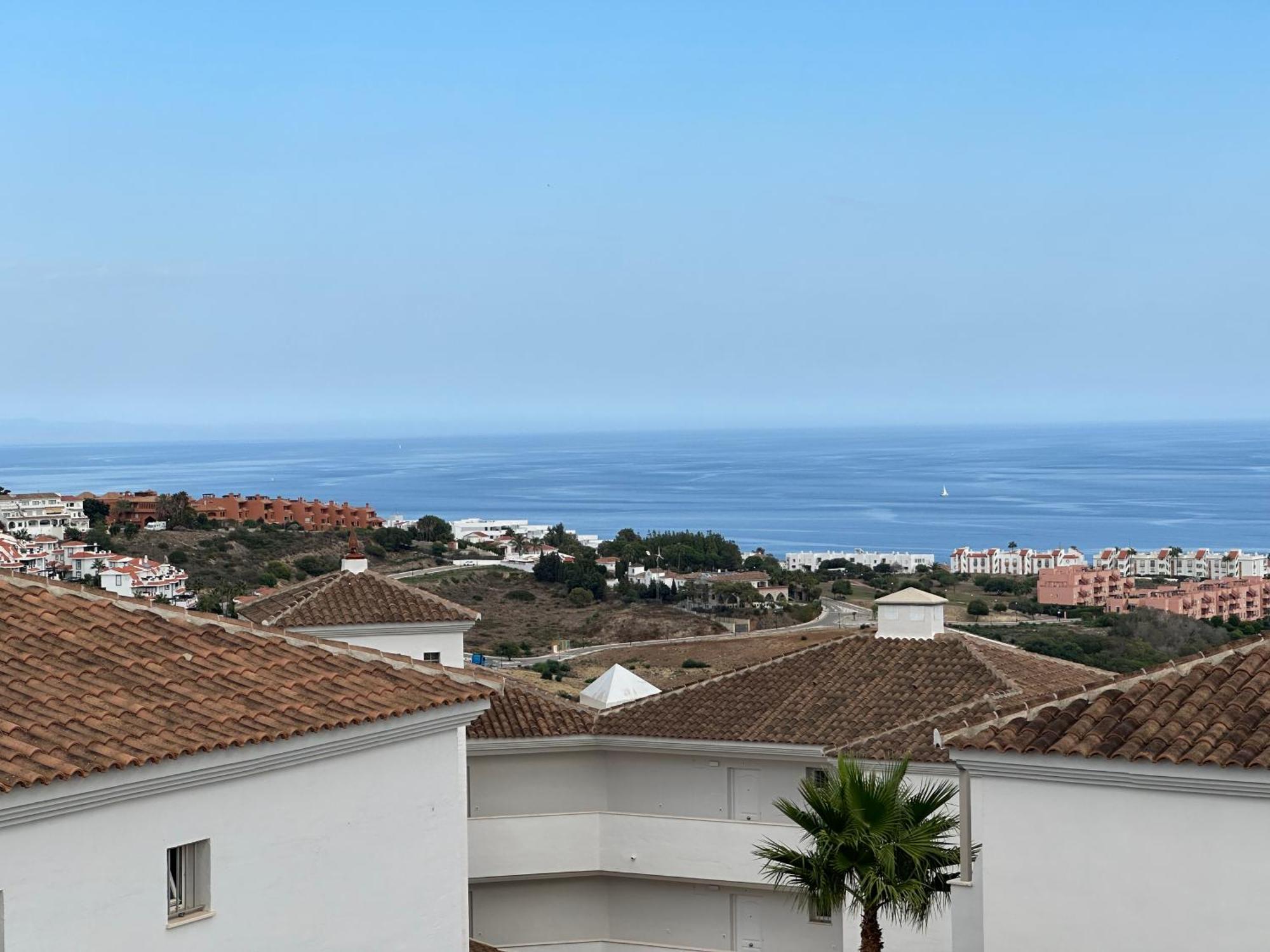 Small Oasis Nelson Mandela Apartment With Sea View, Two Bedrooms, Parking, Terrace And Pool Манилва Экстерьер фото